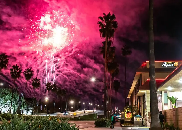 Super 8 By Wyndham Anaheim/Disneyland Drive
