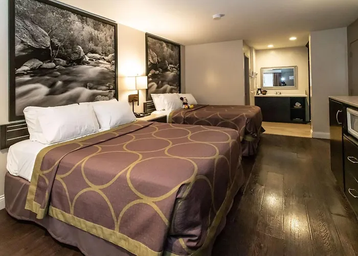 Super 8 By Wyndham Anaheim/Disneyland Drive