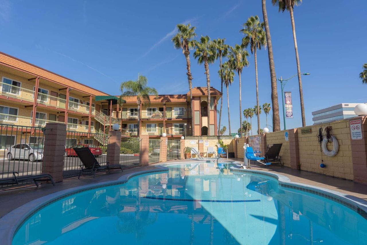 Hotel Super 8 By Wyndham Anaheim/disneyland Drive